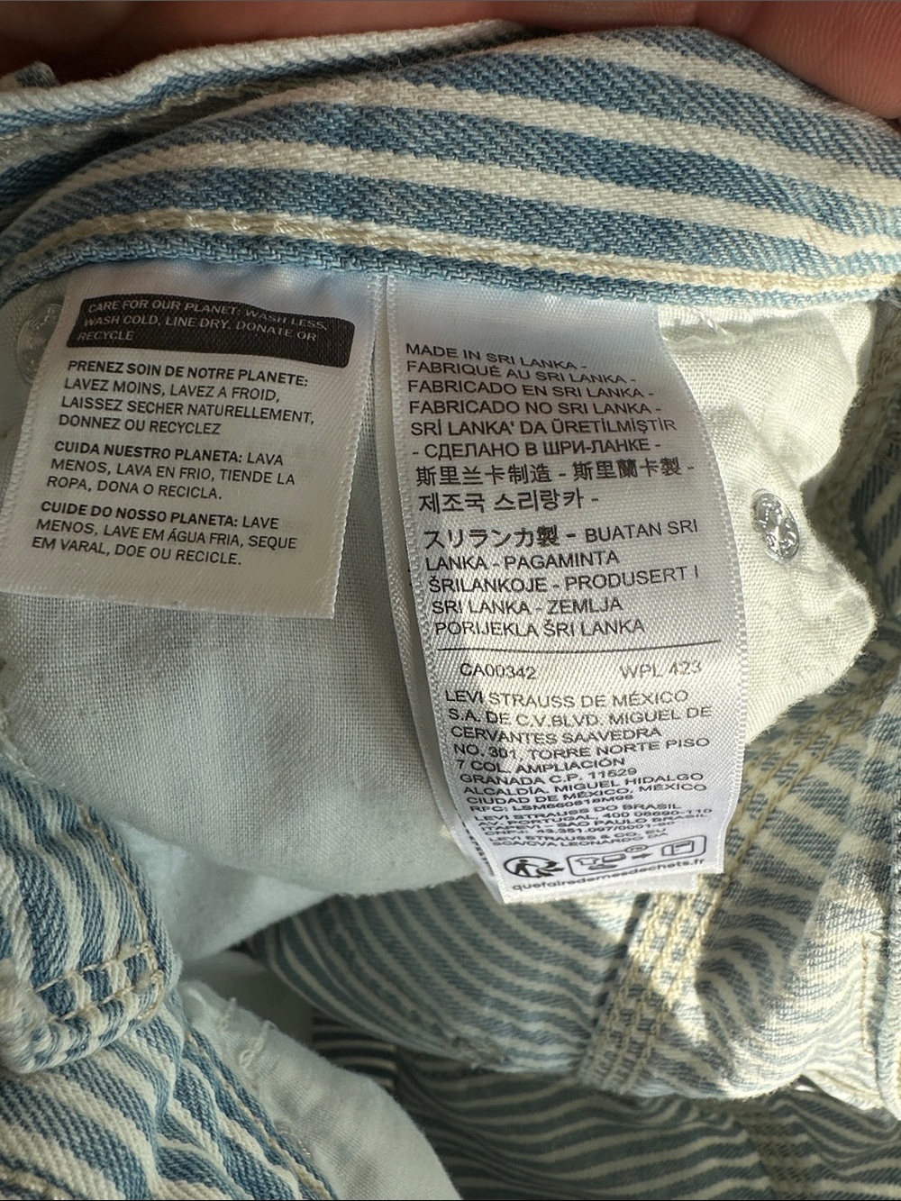 Levi's High-Rise Cinch Baggy Wide-Leg Jeans - Light Blue & White Stripes - Picture 5 of 10